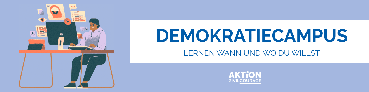 KI generiert: Das Bild zeigt eine Person, die an einem Schreibtisch mit einem Computer arbeitet, umgeben von verschiedenen Lernmaterialien. Der Hauptinhalt ist die Bewerbung des DemokratieCampus mit dem Motto "Lernen wann und wo du willst" von AKTION ZIVILCOURAGE.