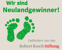 KI generiert: Das Bild zeigt mehrere Hände, die sich in der Mitte überlagern und eine Einheit oder Zusammenhalt symbolisieren. Die Hände tragen verschiedene Ringe und sind mit unterschiedlichen Kleidungsstücken bedeckt, was auf eine vielfältige Gruppe hinweist.