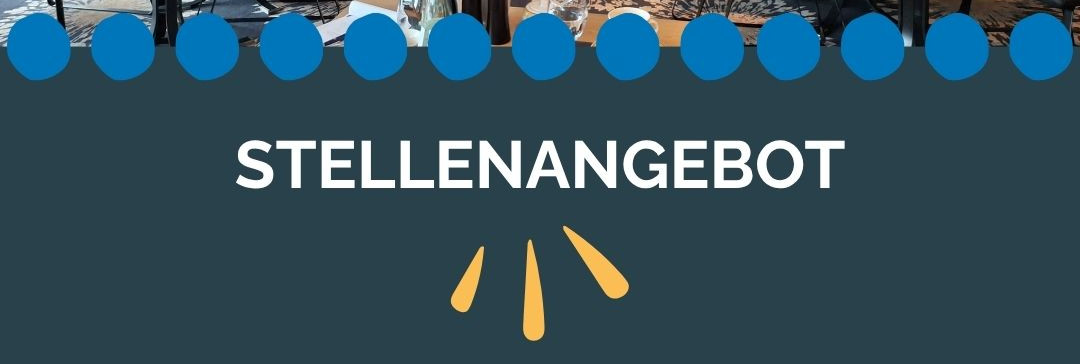 KI generiert: Das Bild zeigt ein Banner mit der Aufschrift "STELLENANGEBOT" in weißer Schrift auf blauem Hintergrund. Unter dem Text sind drei gelbe, nach unten zeigende Pfeile zu sehen.
