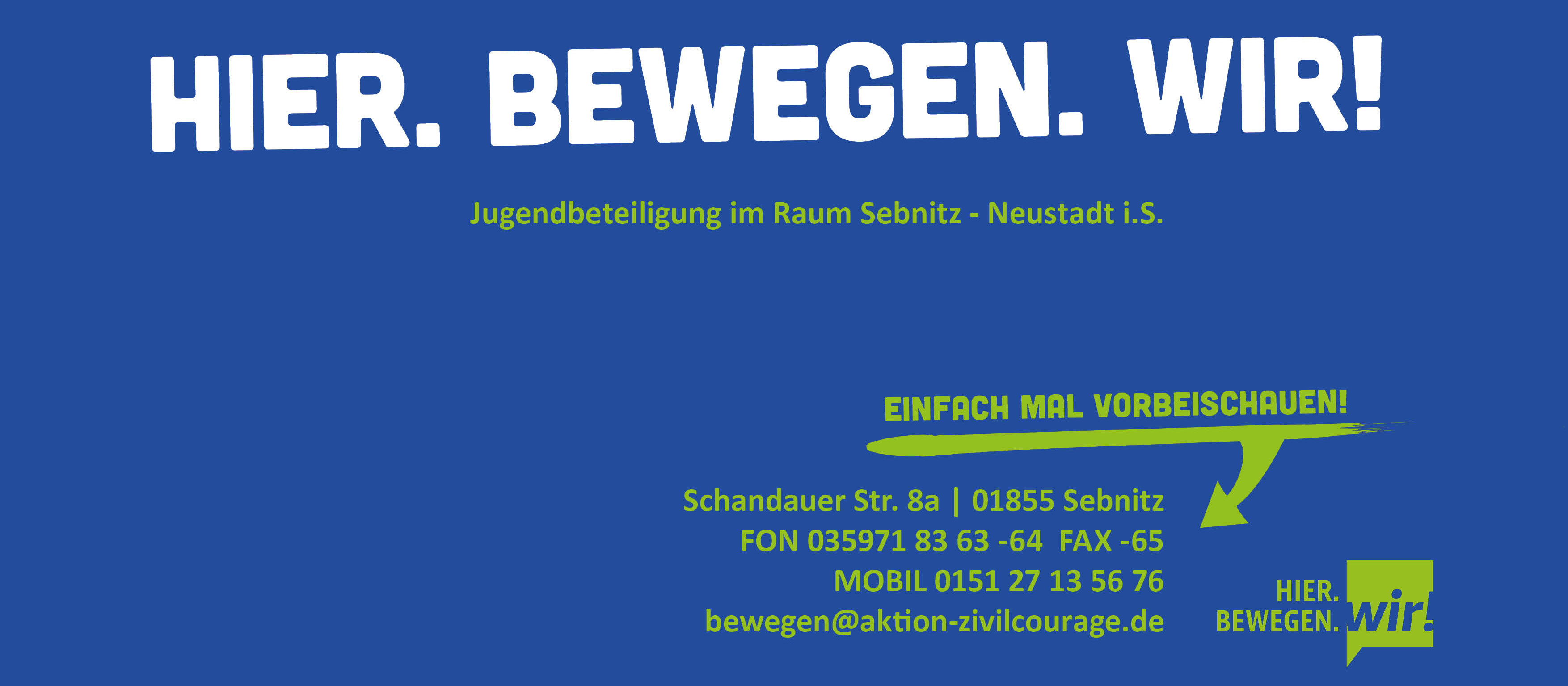 KI generiert: Das Bild ist eine Werbung für die Jugendbeteiligung im Raum Sebnitz - Neustadt i.S. und enthält den Slogan "HIER. BEWEGEN. WIR!". Es werden Kontaktdaten wie Adresse, Telefonnummern, Faxnummer, Mobilnummer und E-Mail-Adresse für weitere Informationen angegeben.