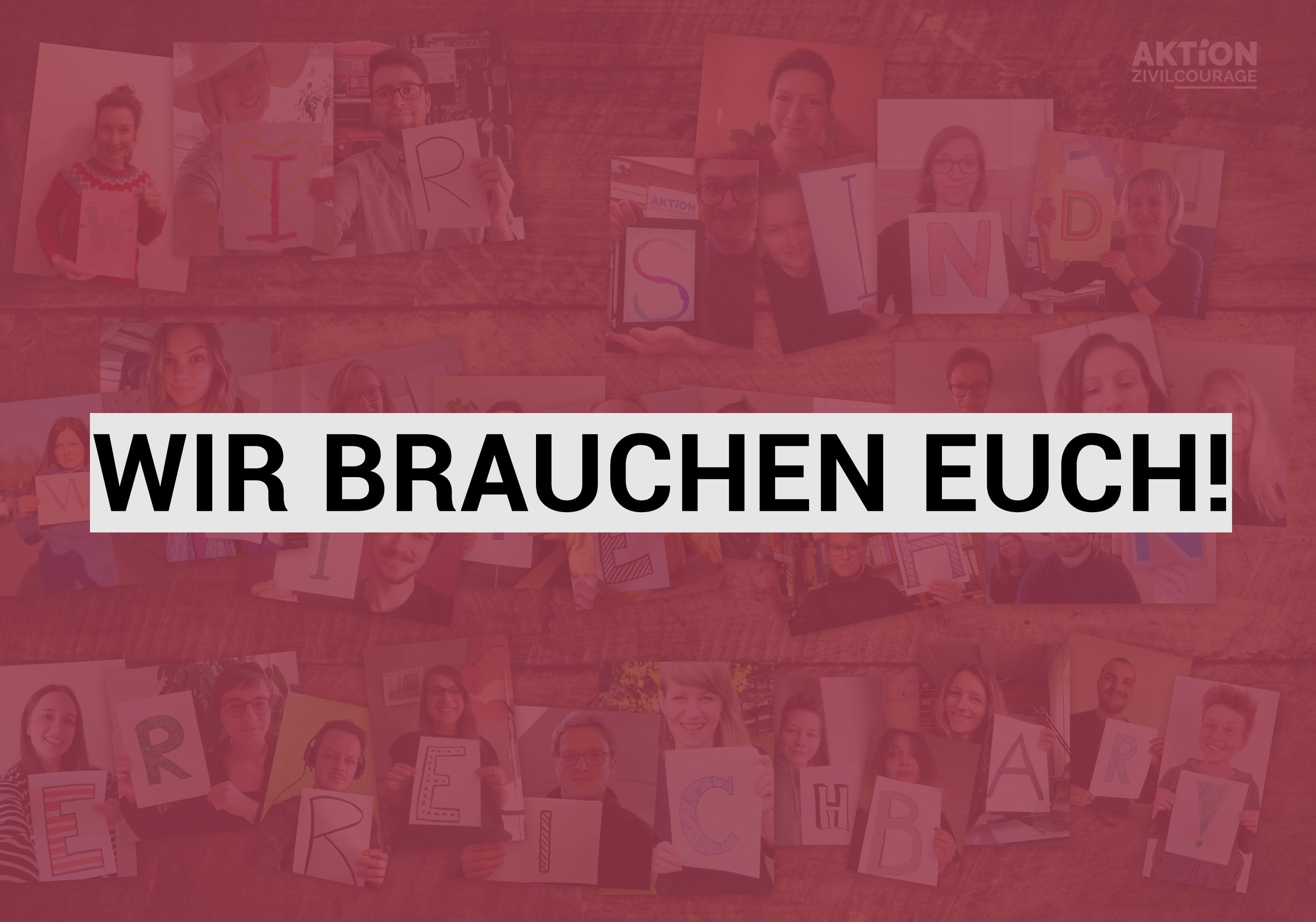 KI generiert: Das Bild zeigt eine Collage von Personen, die jeweils einen Buchstaben auf einem Blatt Papier halten, sodass gemeinsam der Satz "WIR BRAUCHEN EUCH!" entsteht. Im Hintergrund ist das Logo von "Aktion Zivilcourage" zu sehen.