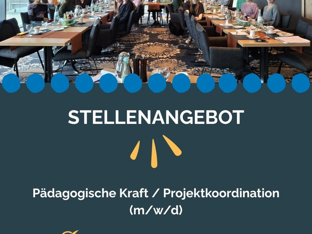 KI generiert: Das Bild zeigt ein Banner mit der Aufschrift "STELLENANGEBOT" in weißer Schrift auf blauem Hintergrund. Unter dem Text sind drei gelbe, nach unten zeigende Pfeile zu sehen.