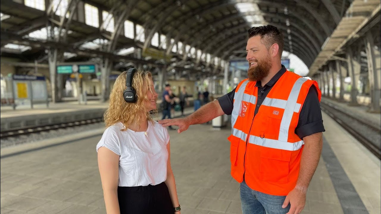 Vorsicht am Gleis! - Die gläserne Stadt unterwegs mit der Deutschen Bahn