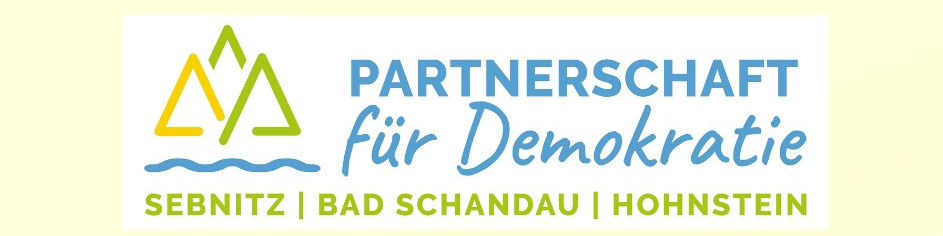 KI generiert: Das Bild zeigt das Logo der "Partnerschaft für Demokratie" mit den Standorten Sebnitz, Bad Schandau und Hohnstein. Der Hauptinhalt ist die Förderung demokratischer Werte und Zusammenarbeit in diesen Regionen.