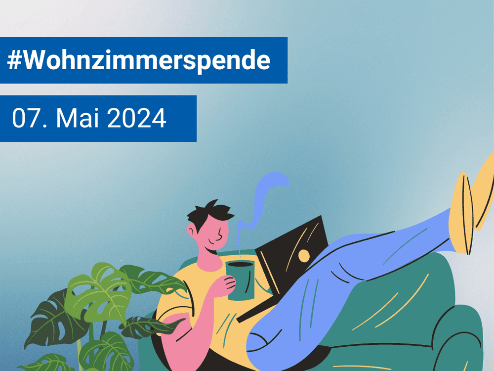 KI generiert: Das Bild zeigt eine entspannte Person, die auf einem Sofa liegt, einen Laptop auf dem Schoß hat und einen dampfenden Becher in der Hand hält. Im Hintergrund sind große, grüne Pflanzen zu sehen, die eine gemütliche Atmosphäre schaffen.