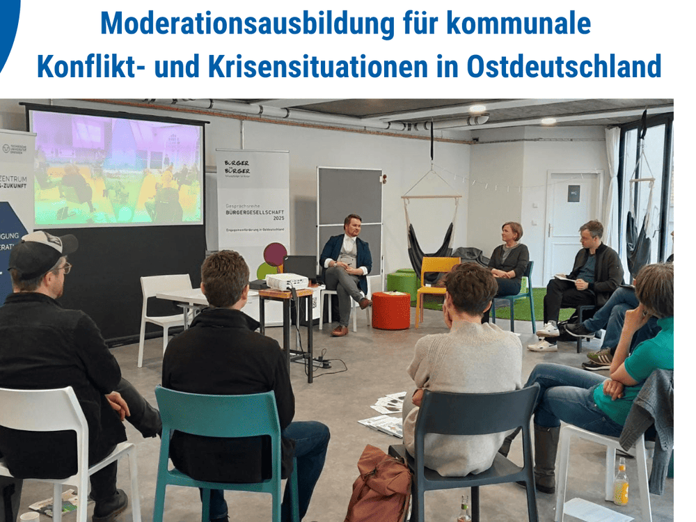 KI generiert: Das Bild zeigt eine Gruppe von Personen in einem Seminarraum, wobei drei Personen auf Stühlen auf einem Podium sitzen und eine Diskussion oder Präsentation führen. Im Hintergrund ist eine Leinwand mit einer Präsentation und ein Banner mit der Aufschrift "Bürgergespräch 2019" zu sehen.
