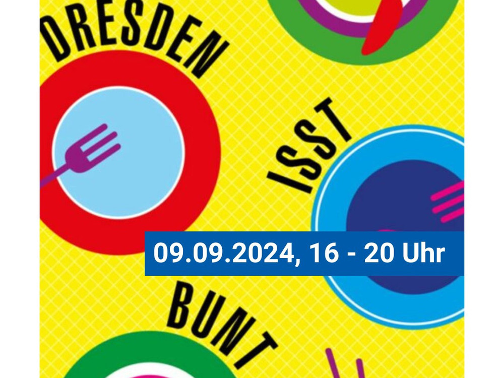 KI generiert: Das Bild zeigt eine Auswahl an bunten, gegrillten Gemüsespießen auf einem Teller sowie eine Vase mit roten und gelben Blumen. Der Hauptinhalt des Bildes sind die farbenfrohen Speisen und die Blumenarrangements.