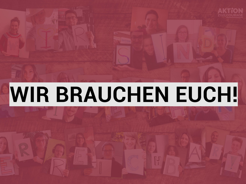 KI generiert: Das Bild zeigt eine Collage von Personen, die jeweils einen Buchstaben auf einem Blatt Papier halten, sodass gemeinsam der Satz "WIR BRAUCHEN EUCH!" entsteht. Im Hintergrund ist das Logo von "Aktion Zivilcourage" zu sehen.