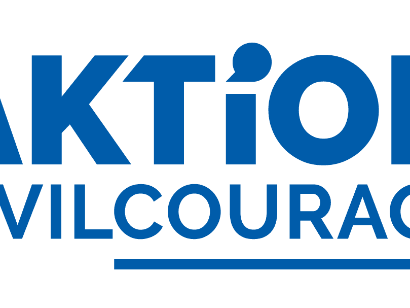 KI generiert: Das Bild zeigt das Logo von "Aktion Zivilcourage", wobei der Text in blau und fett gedruckt ist. Der Hauptinhalt des Bildes ist der Name der Organisation, der für zivilen Mut und Engagement steht.