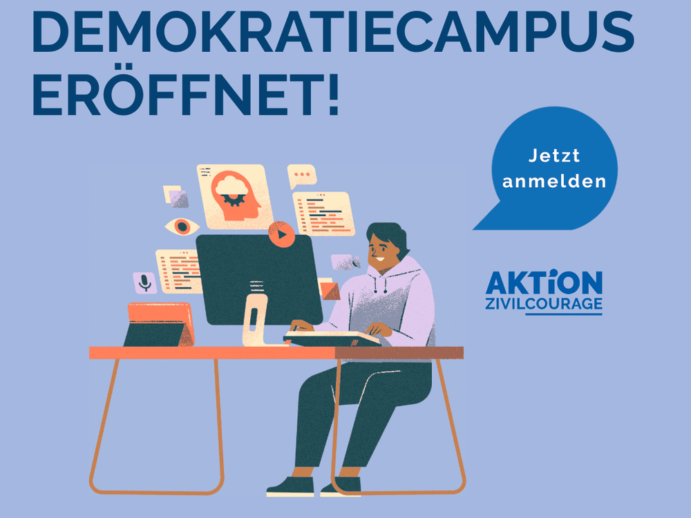 KI generiert: Das Bild zeigt eine Person, die an einem Schreibtisch mit einem Computer arbeitet, umgeben von verschiedenen Lernmaterialien. Der Hauptinhalt ist die Bewerbung des DemokratieCampus mit dem Motto "Lernen wann und wo du willst" von AKTION ZIVILCOURAGE.